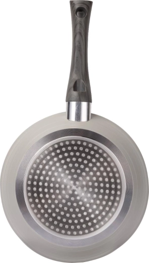 Durable base for reliable cooking