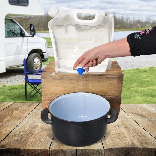 Integrated spigot for precise, mess-free pouring
