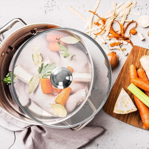 Caurspīdīgs skats uz gatavošanu bez vāka pacelšanas