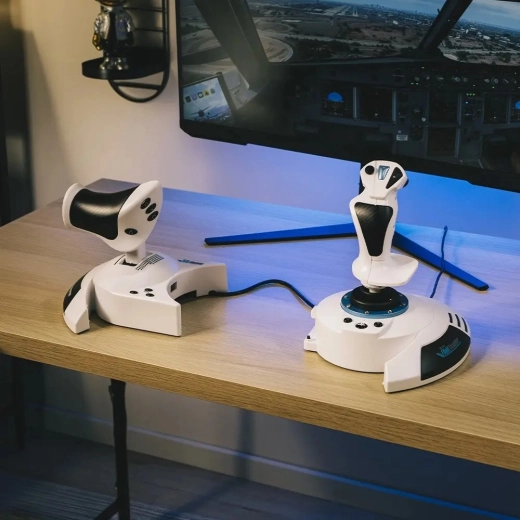 Pielāgo joysticka pretestību un ergonomiku