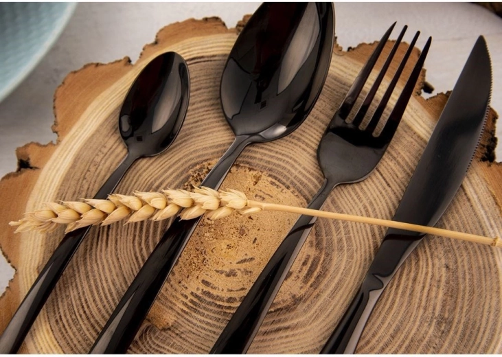 Mūsdienīgs melns dizains katram galdam