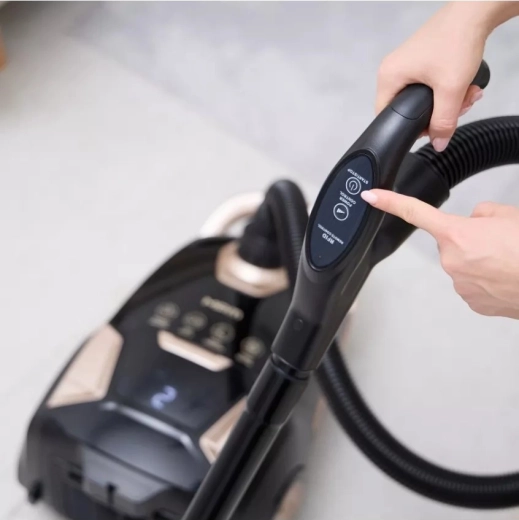 Power control directly on the handle