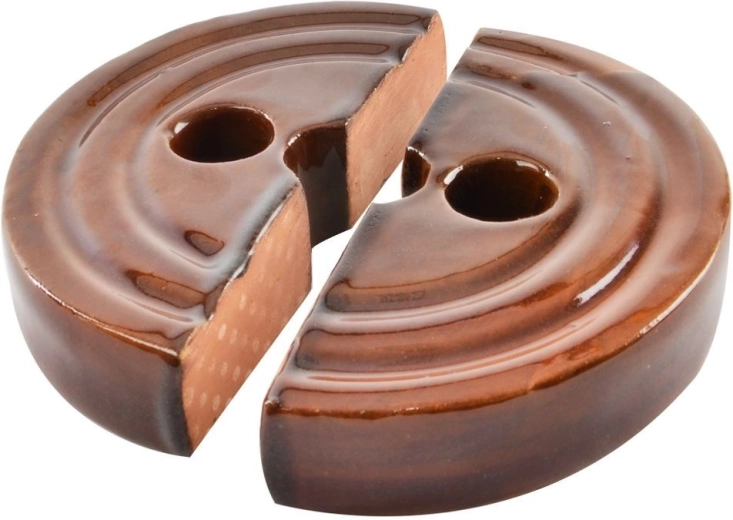 Divdaļīgs izpildījums ar atverēm ērtai ielikšanai