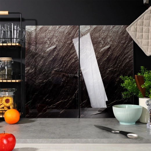 Rūdīts stikls ar akmens izskatu