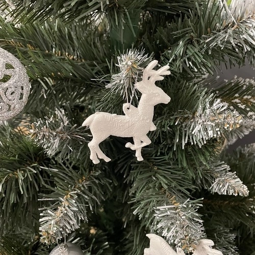 Drošāki plastmasas rotājumi