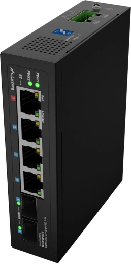 2× SFP uplink garākiem posmiem un tīkla segmentēšanai