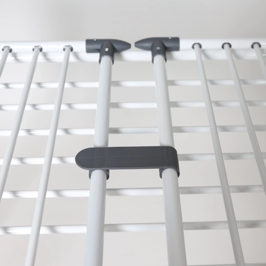 Sturdy construction and load capacity up to 15 kg