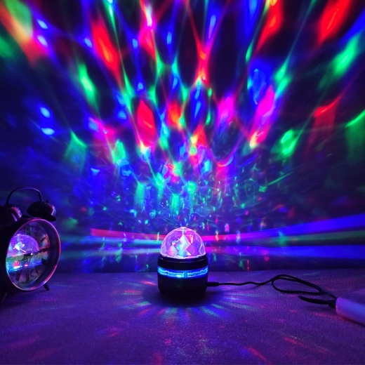 Krāsaini RGB efekti un 360° projekcija