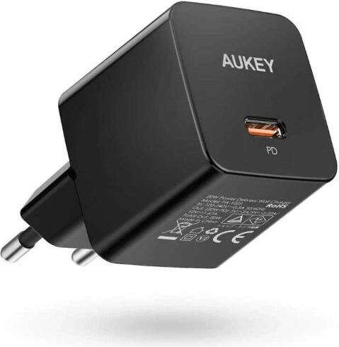 Melnā mini lādētāja ierīce Aukey ar USB-C 20W Power Delivery