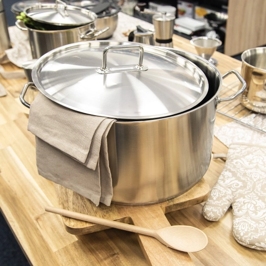 Lid for faster cooking and less steam escape