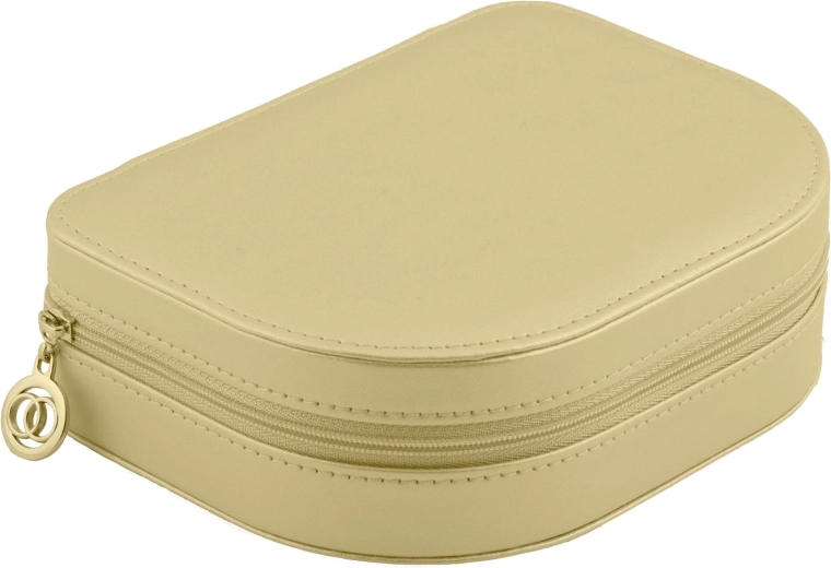 Durable PU (eco) leather and sturdy zipper