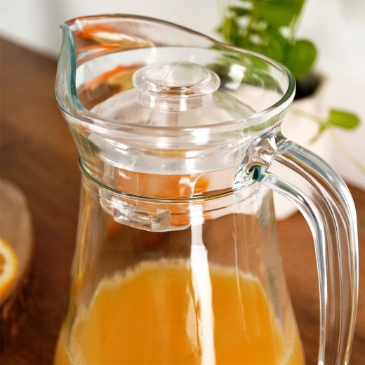 Vāciņš aizsargā dzērienu