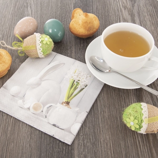 Fresh spring design for a beautiful table setting
