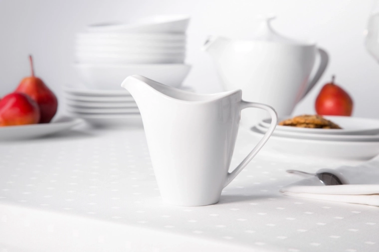 Timeless white for any table setting