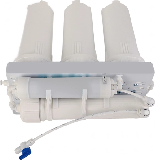 5 pakāpju jonizators un ūdens filtrs ar reverso osmozi zem izlietnes
