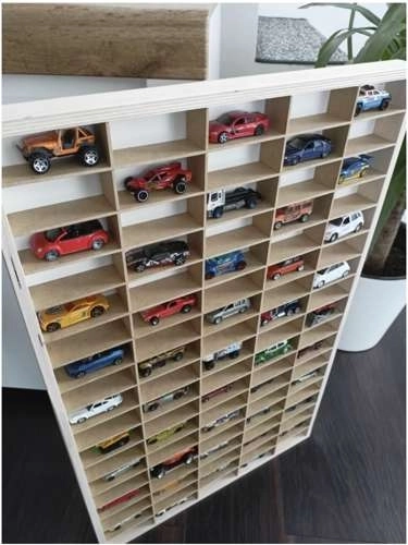 Removable dividers for a flexible layout