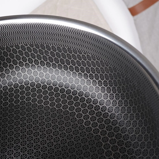 Hybrid non-stick surface for easy cooking
