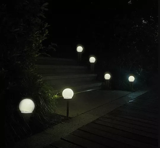 LED ar krēslas sensoru