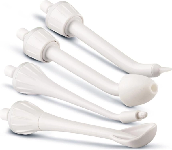 Interchangeable nozzles for thorough cleaning