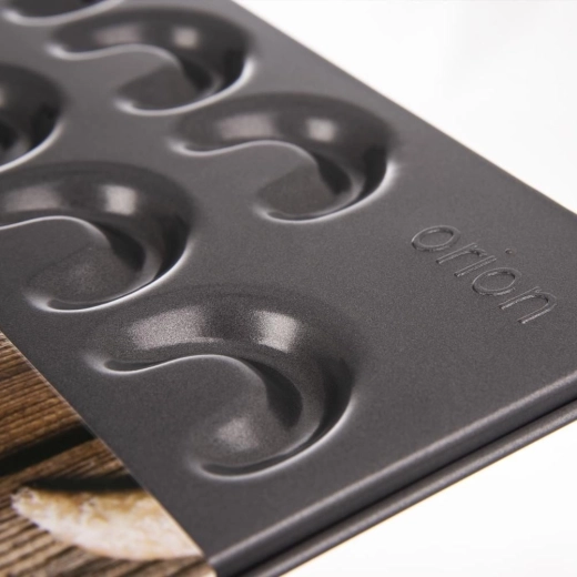 Nepiedegošs pārklājums vieglai izņemšanai