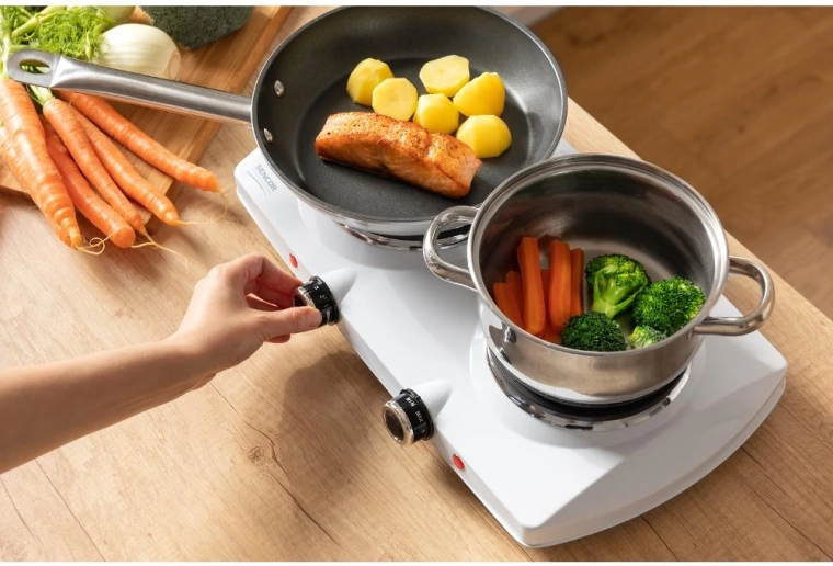 Two hotplates for convenient cooking