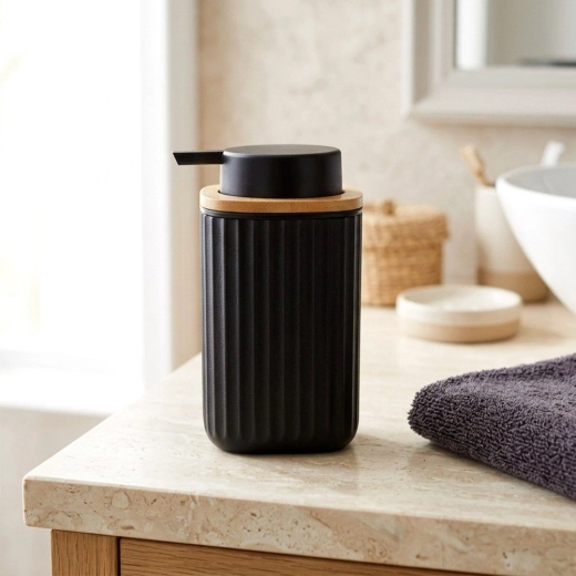 Easy refilling without unnecessary spills