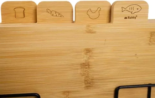 Četri dēlīši ar skaidru marķējumu