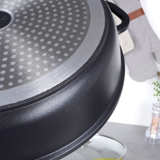 Saderīga ar visām plītīm, tostarp indukciju