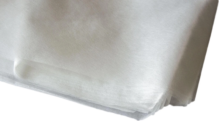 Balta neausta tekstilija 1,6 × 10 m, 17 g/m², UV stabilizēta