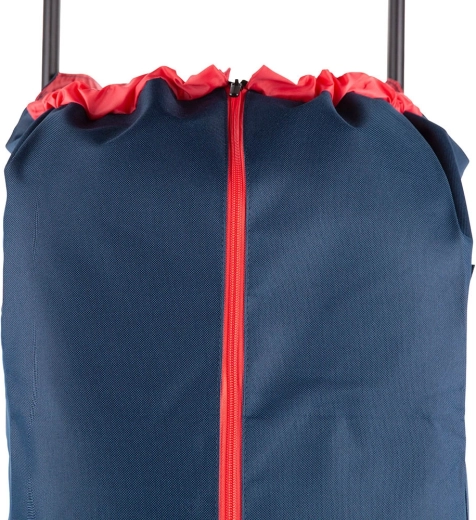 Spacious bag with easy access