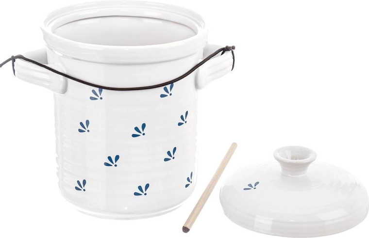 Double lid and press for safe fermenting
