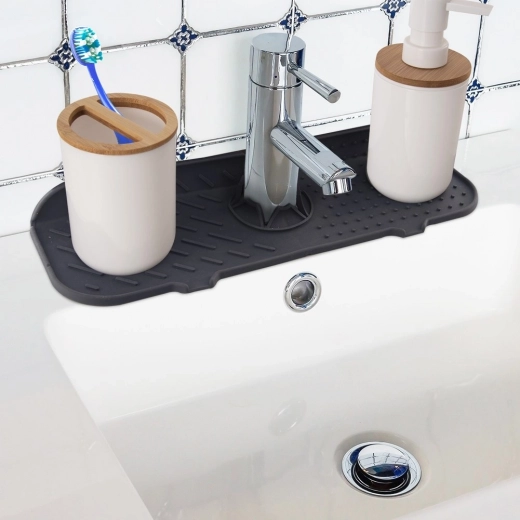 Kārtība virtuvē un vannas istabā