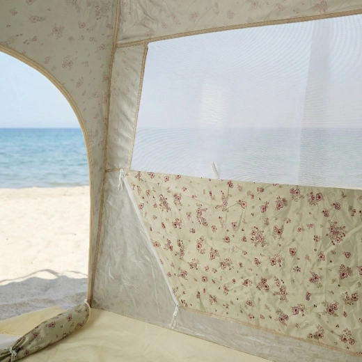 Privātums un ventilācija, pateicoties tīklotiem logiem