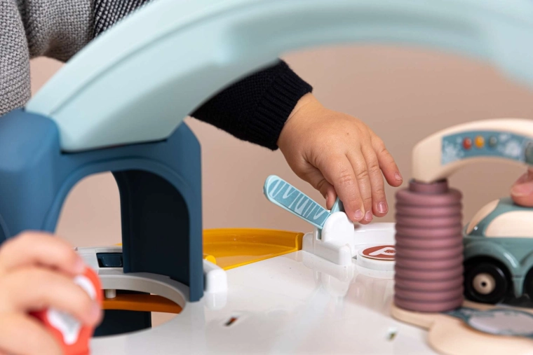 Interaktīvs lifts un automazgātava kā īstā