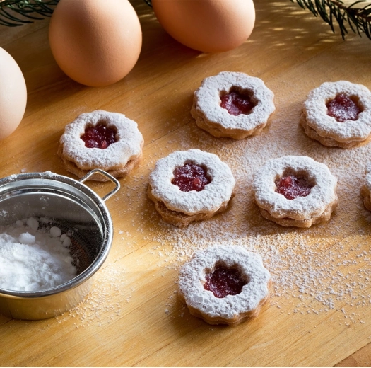 Clean cut for Linzer cookies and decorating