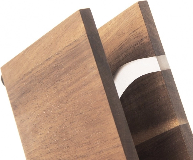 Dabīgs akācijas koks ar sveķiem