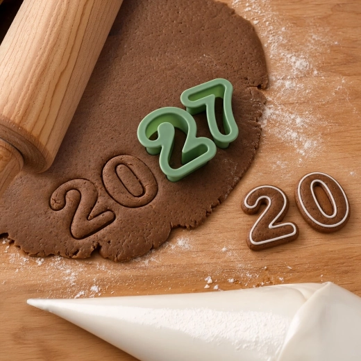 Clean and quick cut into dough