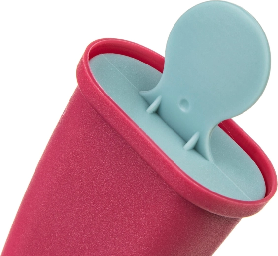 Comfortable lid with handle for easy removal