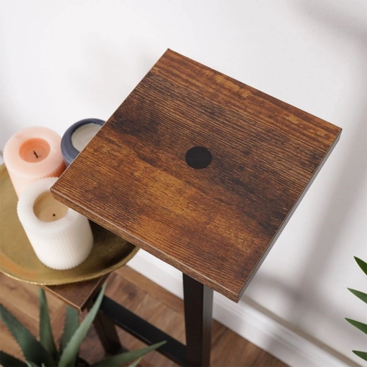 Kvalitatīvi plaukti koka dekorā