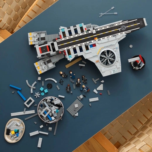 6 minifigūriņas ainām no Atriebējiem