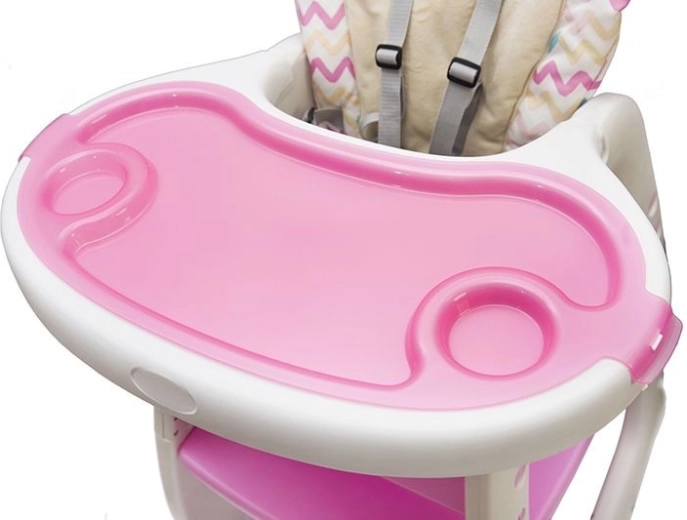 Spacious, removable tray for food and play