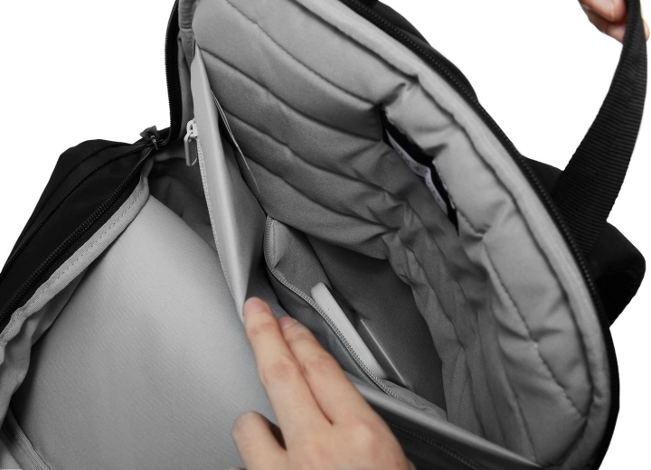 Padded laptop compartment and smart organization