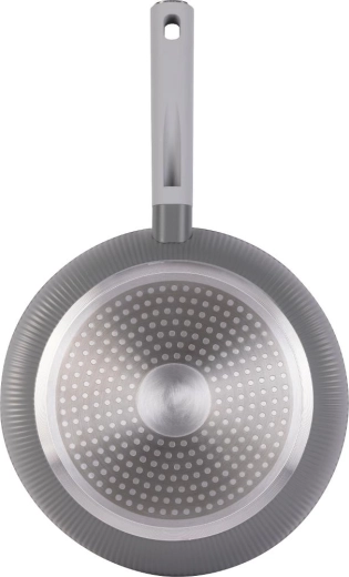 Thick base for reliable cooking