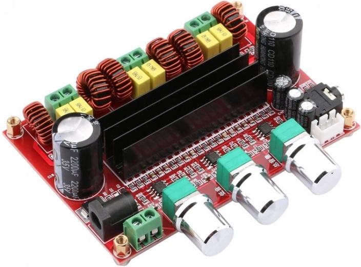 Jaudīga 2.1 konfigurācija: 2×80 W + 100 W subwooferim