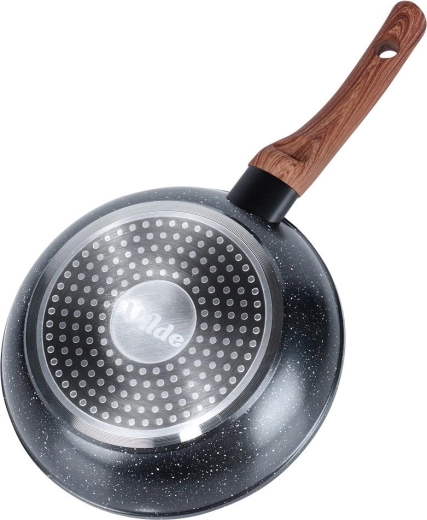 Suitable for all hob types including induction