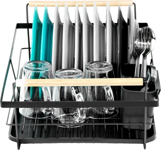 Dry countertop thanks to removable tray