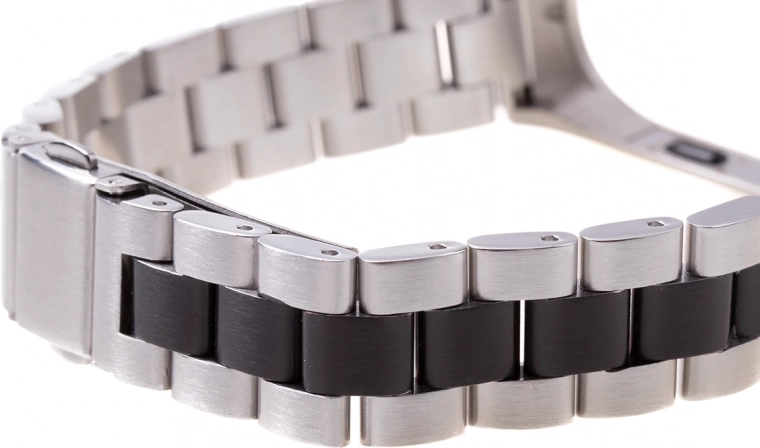 Elegants sudraba‑melns dizains