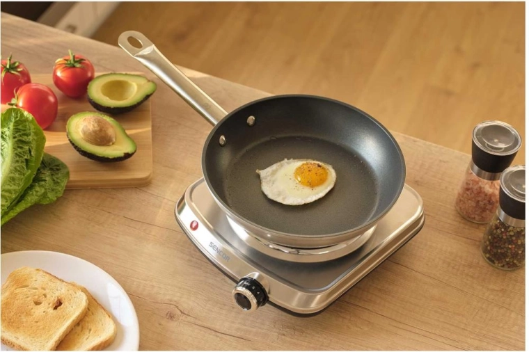 Compact hot plate for everyday cooking