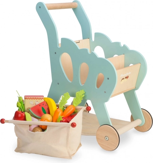 Practical storage space and accessories for pretend shop play