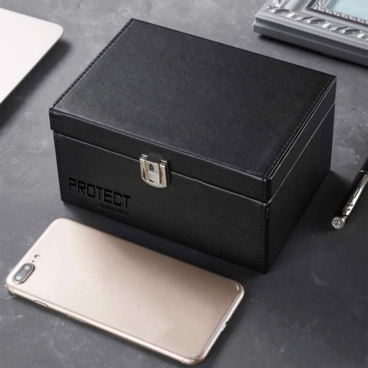 Sturdy box with an elegant finish